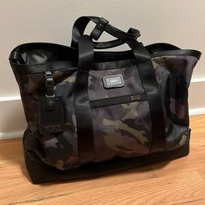 |TUMI| NEW Tumi ALPHA 18.8” Ballistic Nylon Carryall Tote Bag - GREEN CAMO